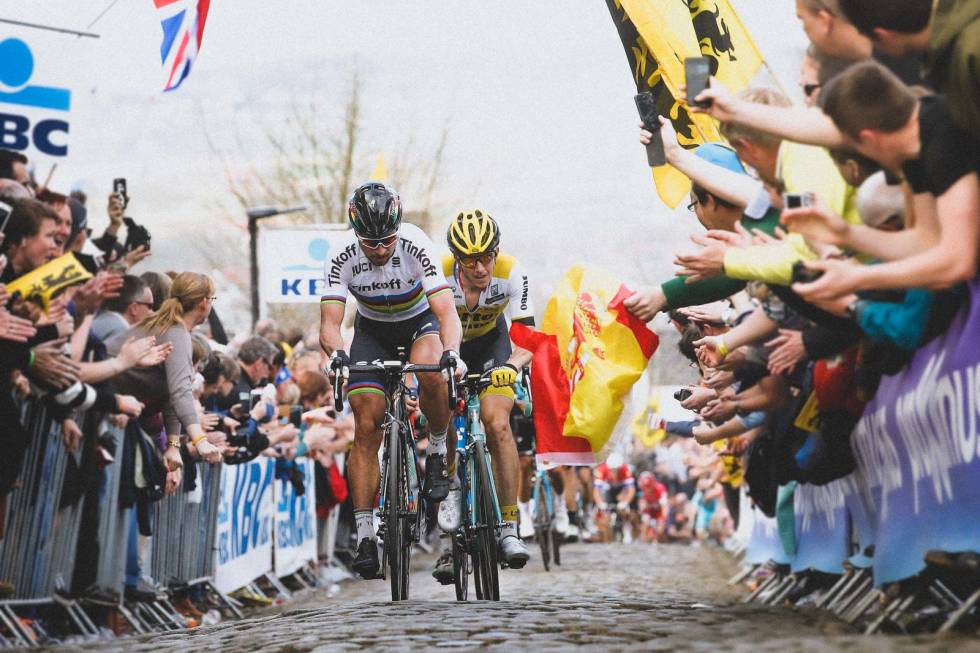 BRATT BROSTEIN: Peter Sagan forsøker å kjøre av Sep Vanmarcke under Flandern rundt i 2016. Foto: Cor Vos. monument-sykkel-landevei-4