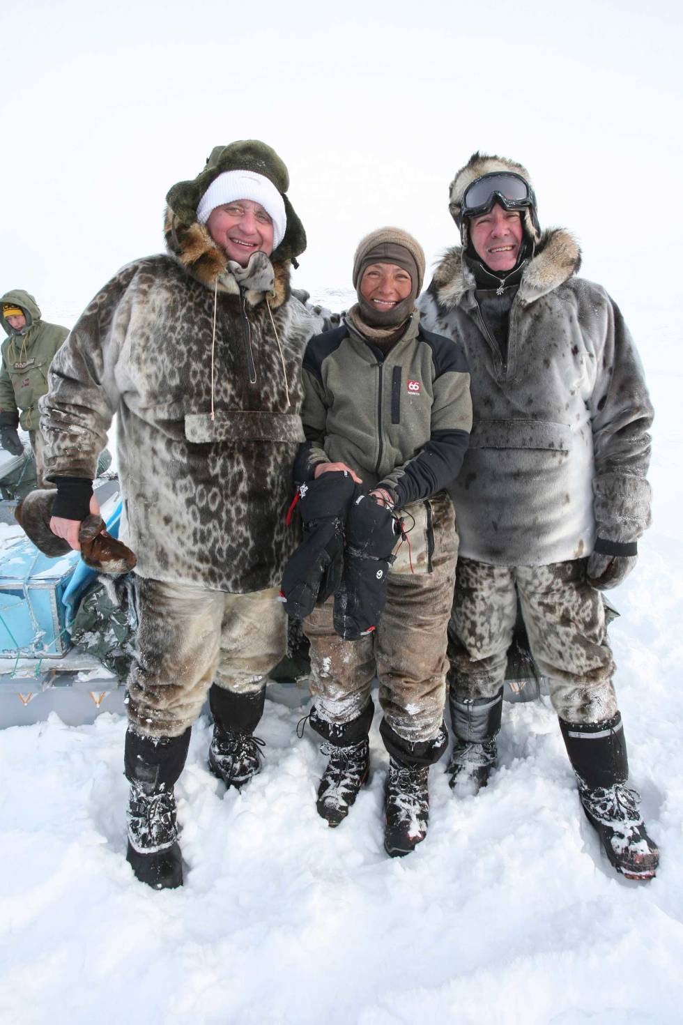 Fornøyde gjester: Tilliten til den spinkle, grønlandske outfitter lyser ut av ansiktene på de to erfarne, ukrainske storviltjegerne Bogdan og Boris. Moskusoksejakt-6