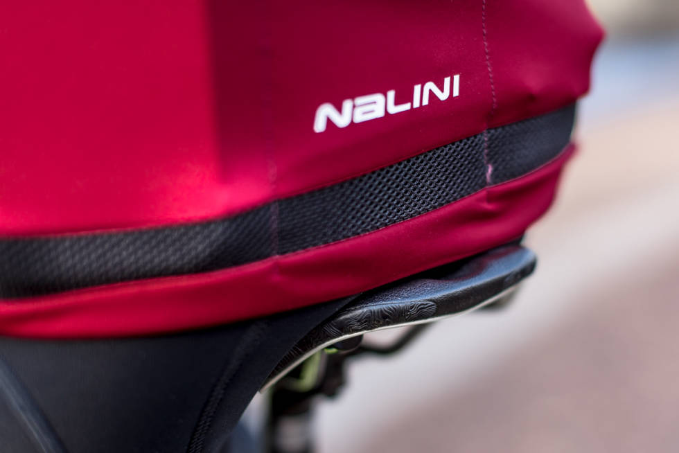 DRENERING: Lommene har hull nederst så vann kan renne ut. Foto: Henrik Alpers/Landevei Nalini carena lommer