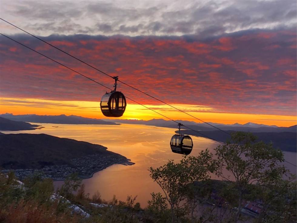 GONDOLEN I NARVIK: Fjellheisen går i helgedagene. Foto: Josu Media NARVIK gondol Fjellheisen i Narvik.