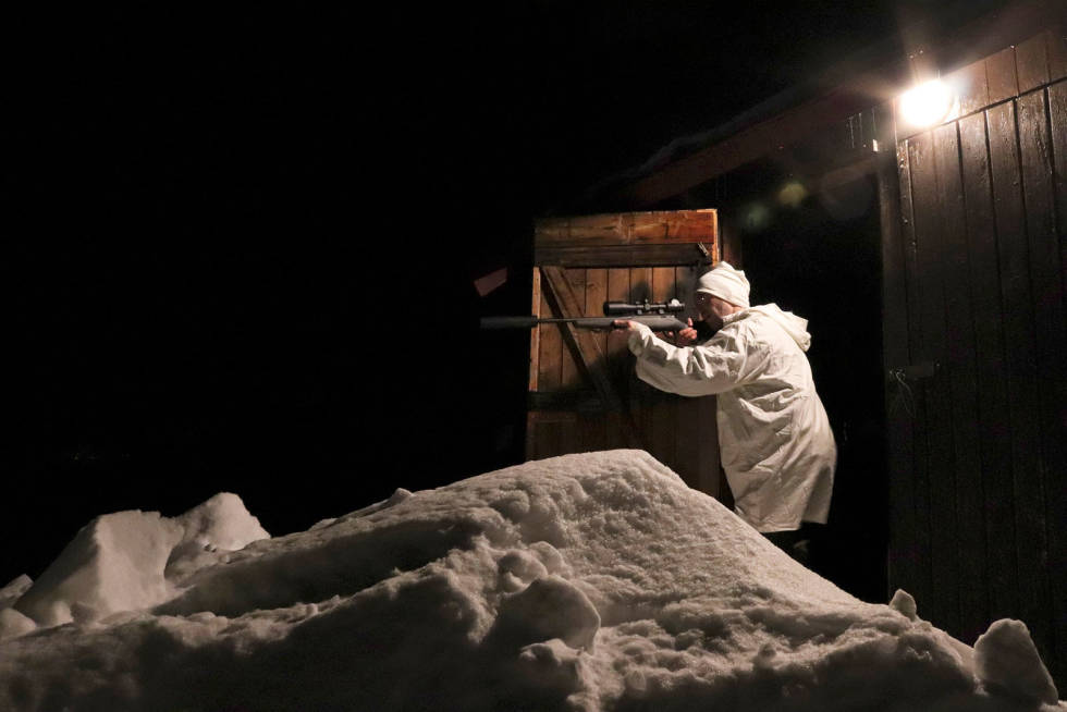 Fastmontert: Før var det et krav om at lyset på reveåtet måtte være montert på en husvegg. Nå kan det stå på en stolpe eller et tre. Nattjakt-Jegerjuss-3