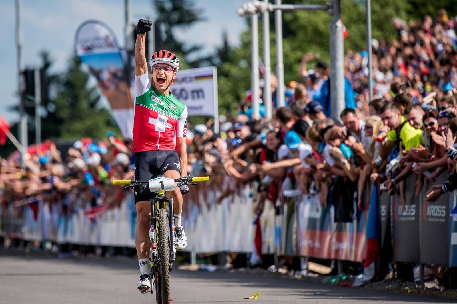 RÅSTERK: Hadde Schurter bare vært best utfor hadde han ikke vunnet så mye. 30-åringen er også råsterk fysisk og er også blant verdens beste klatrere. Foto: Scott/Jochen Haar. Nino-Schurter-3