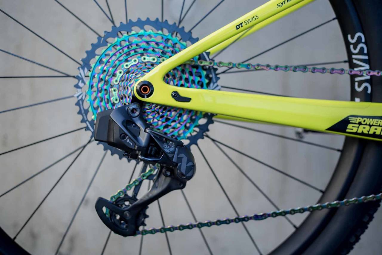 INGEN VAIERE HER: Elektrisitet har for lengst blitt integrert i måten vi sykler på, og SRAM sitt AXS-drivverk er noe av det mest raffinerte man kan kjøpe av sykkelkomponenter. nino-schurter-scott-spark-0016