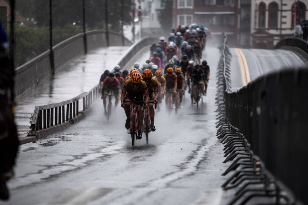 KOLLEKTIV: Uno-X sykler som en enhet, enten det er snakk om NM eller Amstel Gold Race. Det gjør dem attraktive for store invitasjoner. Foto: Henrik Alpers. nm-143