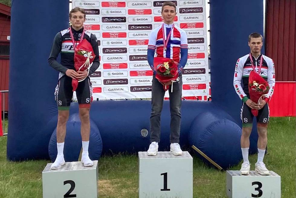 JUNIORPALLEN: William Høines Larsen vant rundbane-NM foran Sondre Rokke og Martin E. Farstadvoll. Foto: Bernt Enge Larsen NM rundbane 2021 junior