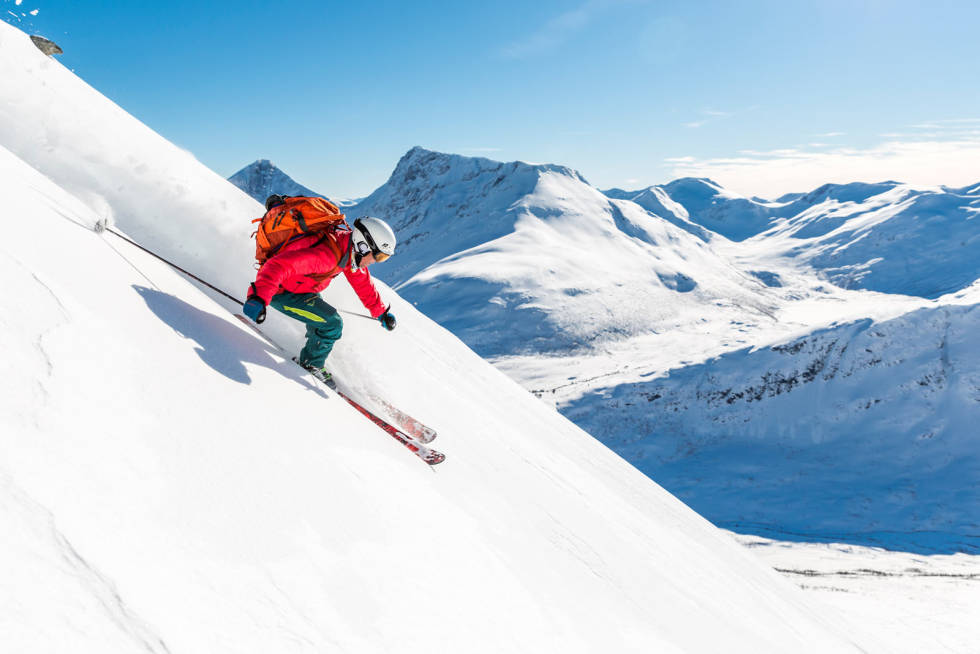 Nonstinden har godt med plass og mye terreng å spille på som gir gode muligheter for å finne den beste snøen. Foto: Einar Engdal Nonstinden-Toppturer-i-Romsdalen-2