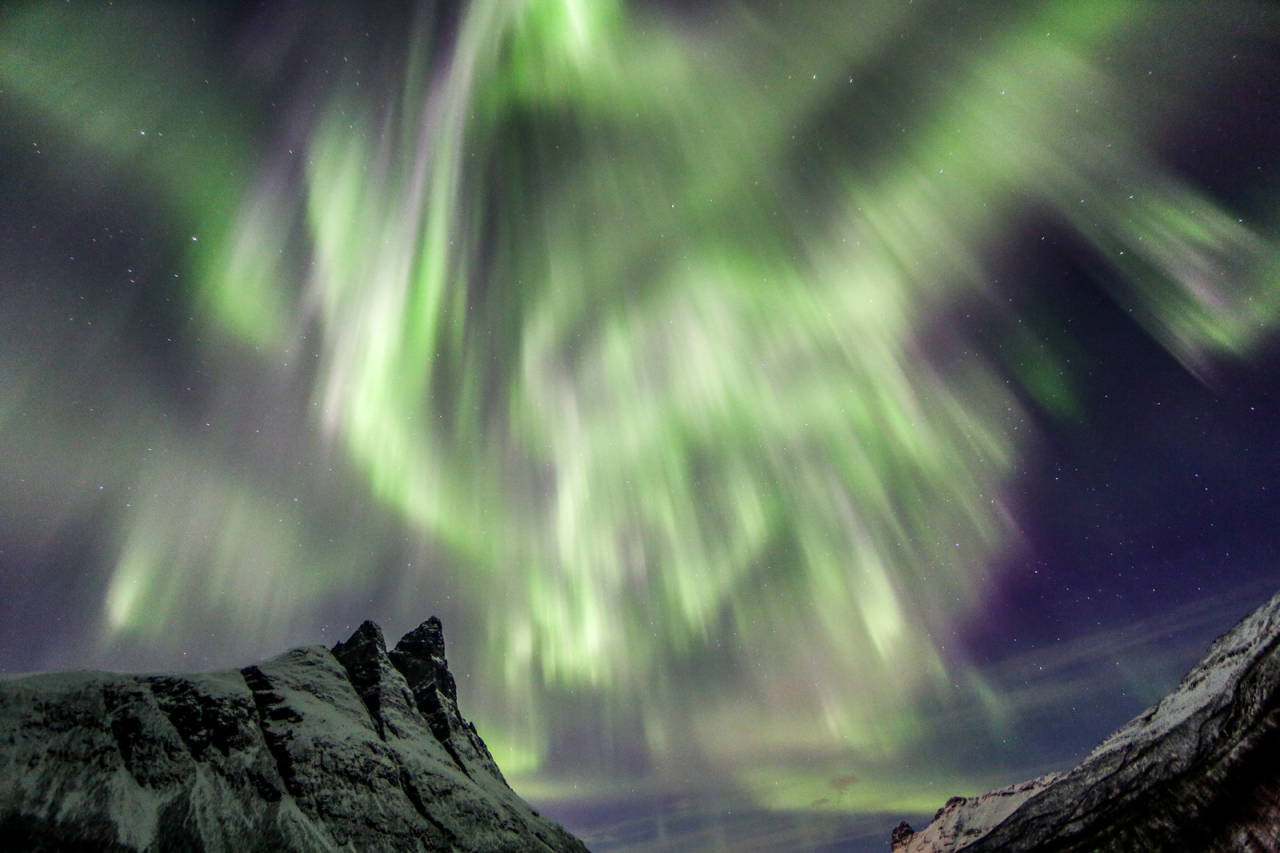 FARGERIKT: Det vanligste nordlysfargen er grønn. I blant kan du oppleve hele spekteret. Foto: Therese Norman Andersen nordlysfarger aurora borealis