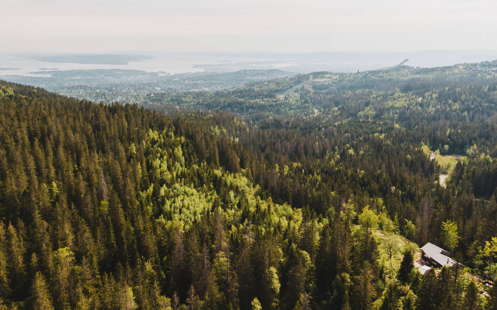 HELT OK UTSIKT: Ett av målene på turen er den mye omtalte Fyglemyrhytta til Oslo DNT. Bilde: Christian Nerdrum Ett av målene på turen er den mye omtalte Fyglemyrhytta til Oslo DNT. Bilde: Christian Nerdrum