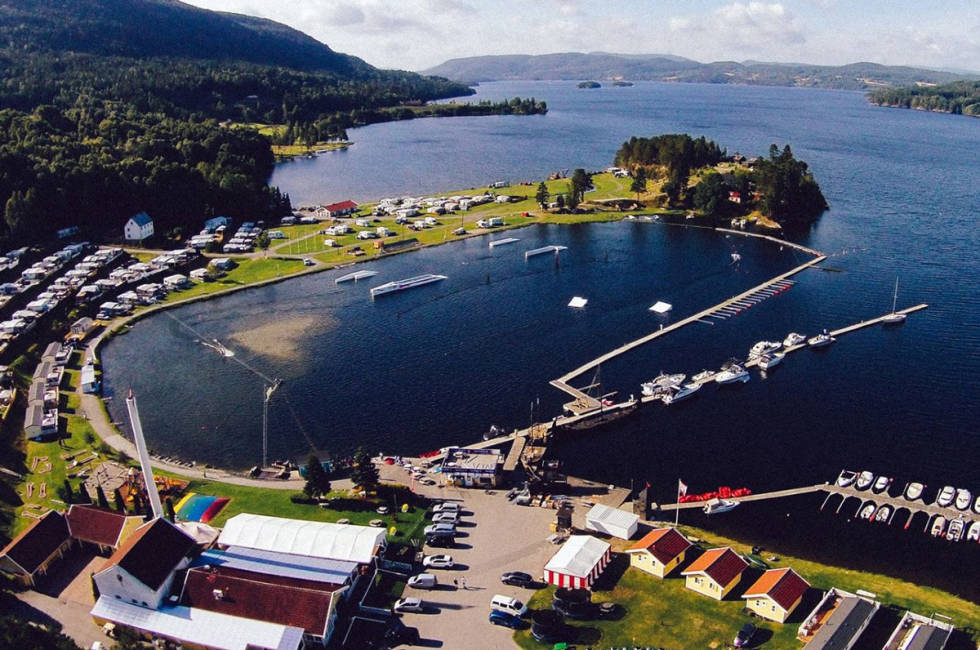 LANDETS STØRSTE: Norsjø kabelpark er Norges eneste fullsize park. Foto: Visit Bø wakeboard norsjø ferieland kabelpark