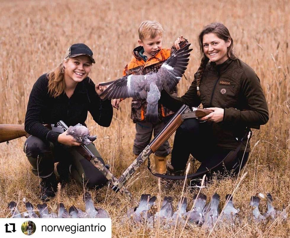 @norwegiantrio: Treffsikre damer. Nå står middagen for tur #jegerjenter #njffjenter #inatur #mittlekeland #norgesjegere #jenterogjakt #wilderness #jaktforlivet #naturelovers #hunter #girlshunttoo #huntress NorwegianTrio