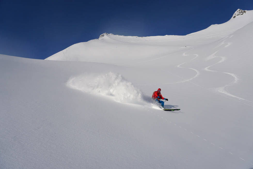 Sørflanken er en flott skibakke på en alpin topp. Her på en av de bedre dagene. Foto: Halvor Hagen Nyheittinden-Vesttoppen-Toppturer-i-Romsdalen-2