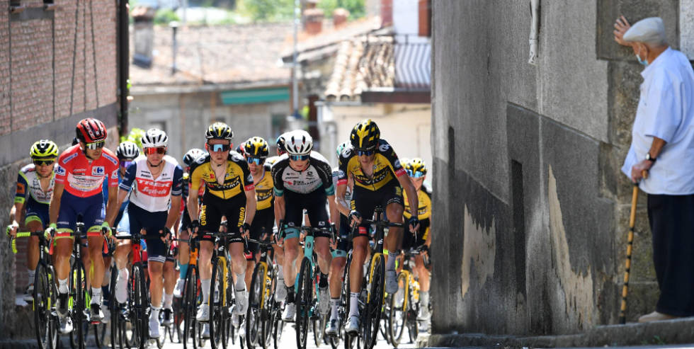 KAN SKRIVE MER HISTORIE: Eiking (i rødt til venstre) kan ta den beste norske Grand Tour-plasseringen noen sinne. Foto: Cor Vos odd christian eiking, vuelta a espana(2)