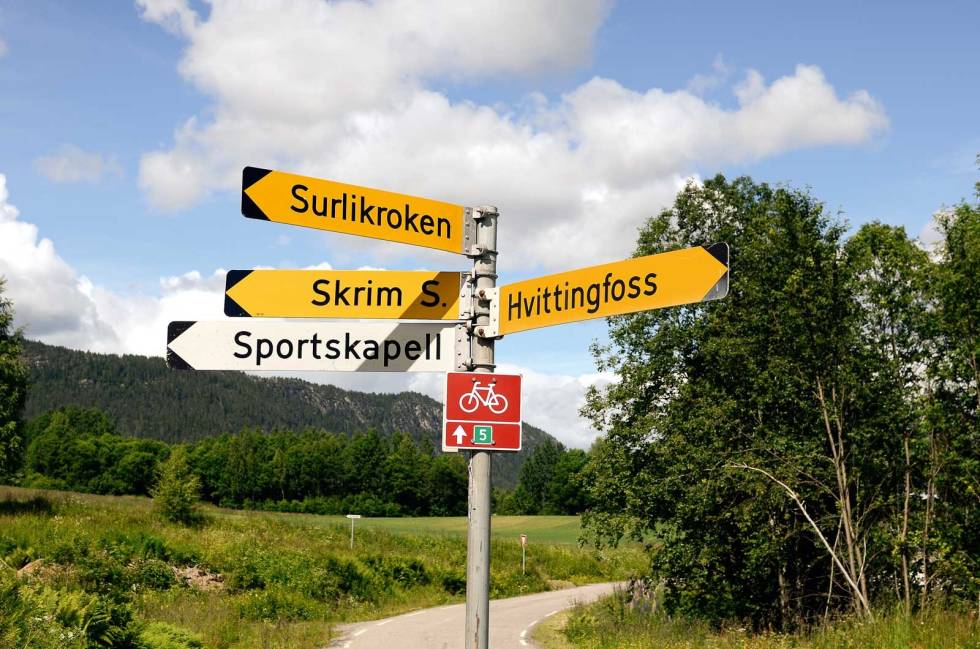Kjent bakke: På vei opp mot Skrim er det mer enn langt nok til å kjøre fra en kompis. Ødemarksrunden-Norges-flotteste-14