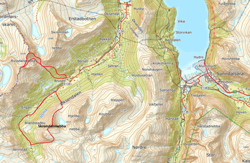TO TURER: De røde linjene viser rutene på sørøstryggen på Ryssdalsnebba og nordryggen på Skrondalsnebba i Øksendalen på Nordmøre. Sunndalsøra til høyre i kartet. øksendalen