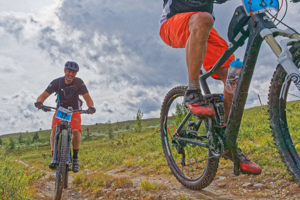 LAGINNSATS: Hovedkonseptet for Offroad Valdres er at rytterne deltar i lag på to til tre ryttere, men de siste par åra har det også vært satt opp soloklasser på både Helvegs og Halvvegs-distansene. Foto: Ola Morken Offroad Valdres konsept