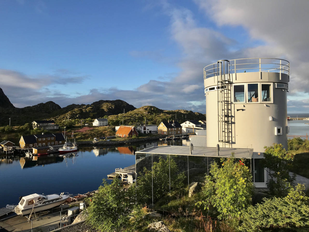 FYLL OPP TANKEN: Få energien tilbake i en gammel oljetank utenfor Lofoten. Foto: Torild Moland Oljetanken-Skrova-foto-Torild-Moland