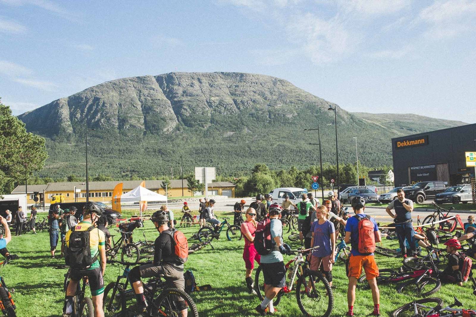 FESTIVAL PÅ FJELLET: Oppdal har mye bra stisykling både under- og over tregrensa, i helgen var det festival. Foto: Kristoffer H. Kippernes oppdal sykkelfestival