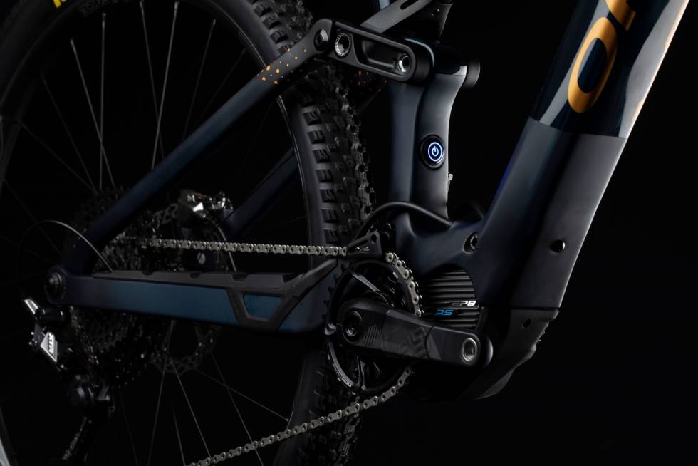 GODT GJEMT: Av/på-bryteren for motoren er gjemt bort nederst på seterøret. Orbea Rise