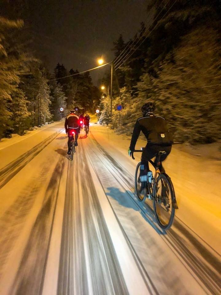 HUSTRIG: Hele vinteren gjennom har et tyvetalls personer møtt opp til langtur. Foto: Hans Flensted-Jensen. oslo dawn patrol vinter