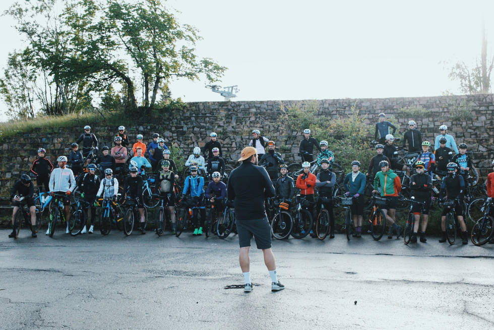 MORGENFRISKE: 47 ryttere startet fra Tryvann klokka 0700 på lørdag: Foto: Steff Gutovska Oslo Gravel Grinder 2020 start på Tryvann