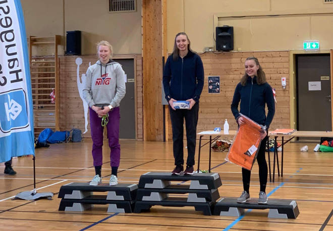 DE BESTE DAMENE: Pallen i klassen damer senior med Oda Maria Lauridsen tv, Sunniva Haave og Tuva Haave. Foto: Oslo Klatreklubb norgescup klatring