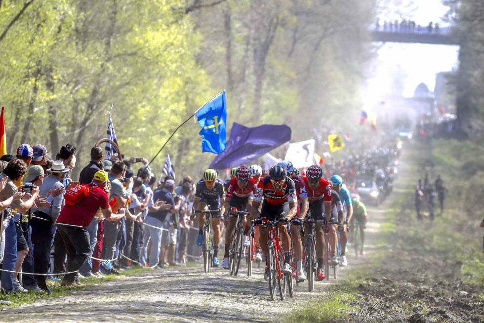 HVA SKJER? Paris-Nice går som normalt - hva med Paris-Roubaix? Ingen vet foreløpig. Foto: Cor Vos. Paris-roubaix