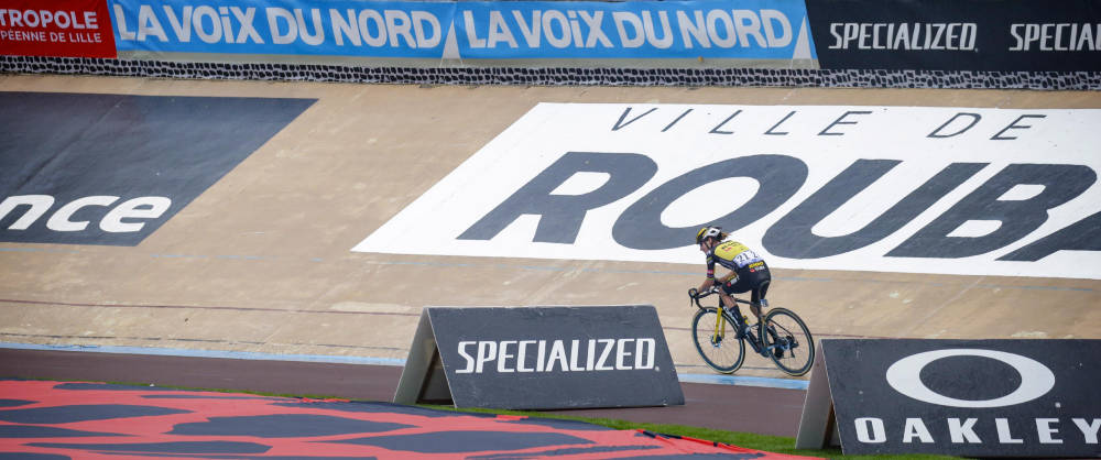 VELODROMEN: Marianne Vos inne på den ikoniske velodromen i Roubaix. paris-roubaix femmes (7)