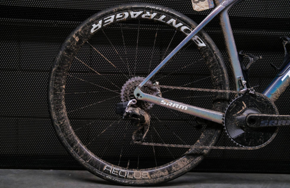 SLANGELØST: Som de fleste syklene i Roubaix var også Trek-Segafredos satt opp med slangeløse dekk. Foto: Trek paris-roubaix, lizzie deignans trek domane slr (2)