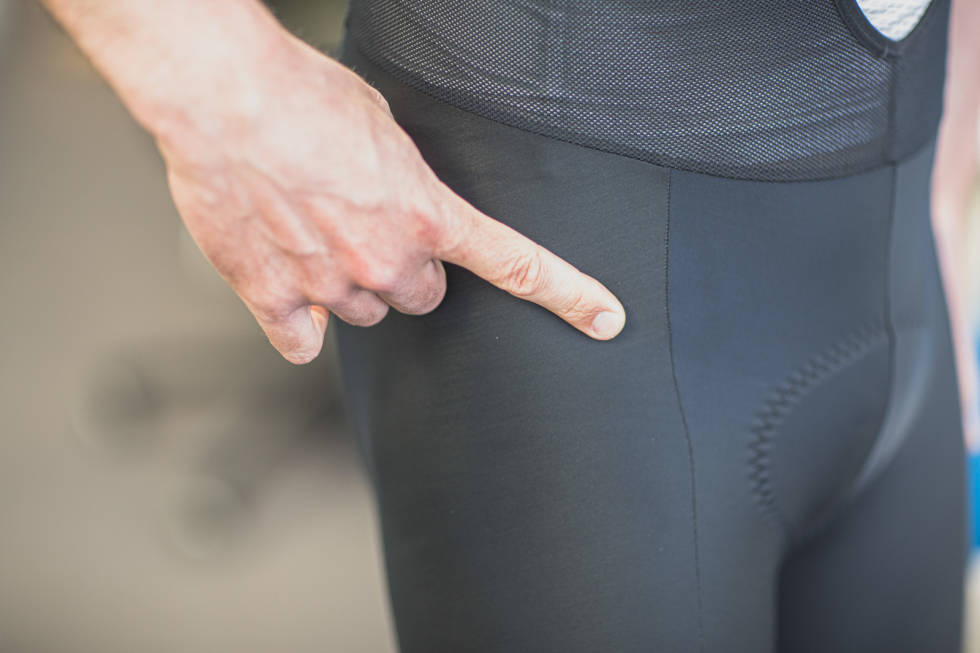 LURING: Sømmen som går over hofteleddsbøyeren var irriterende for noen av testerne. Pearl-Izumi-Quest-test-5