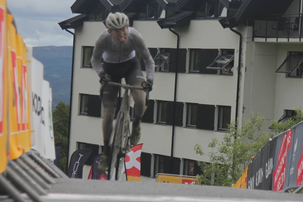 ETAPPEVINNER: Per Strand Hagenes fra Sandnes SK sikret seg klatretrøya og la grunnlaget for sammenlagtseieren på lørdagens kongeetappe. Foto: Ingeborg Scheve Tour te fjells 2020