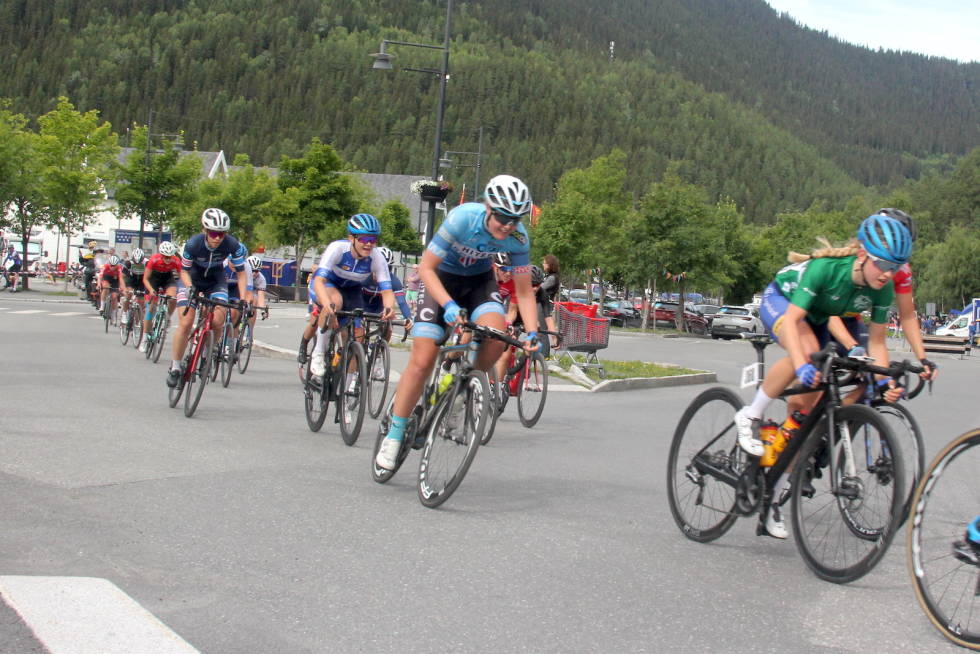 OPPSKRIFTSSMESSIG: Pernille Feldmann (Hitec) satt perfekt plassert ut på siste runde under damenes finaleetappe i Fagernes. Foto: Ingeborg Scheve Tour te fjells 2020