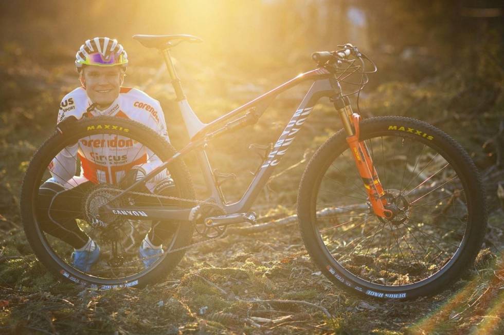 OGSÅ TIL RUNDBANE: Petter Fagerhaug er en av flere rittsyklister som bruker senkepinne i rundbaneritt. Foto: Kristoffer H. Kippernes. Petter Fagerhaugs Canyon Lux