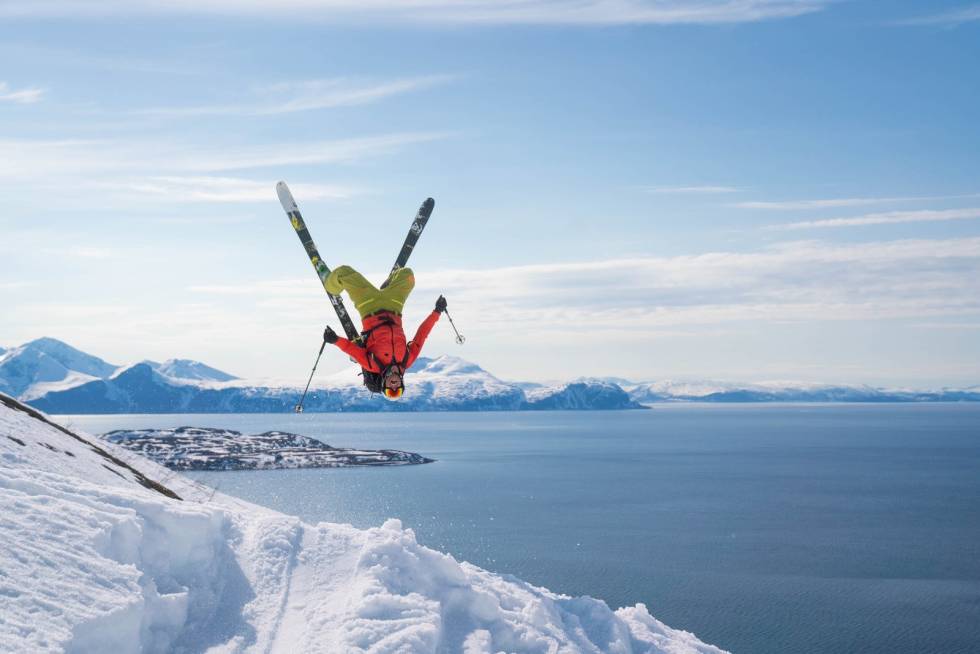 STOLT: Helly Hansens Philip Tavell er stolt av den nye bærekraftige Lifa Infinity Pro-teknologien. Foto: Philip Tavell Philip Tavell