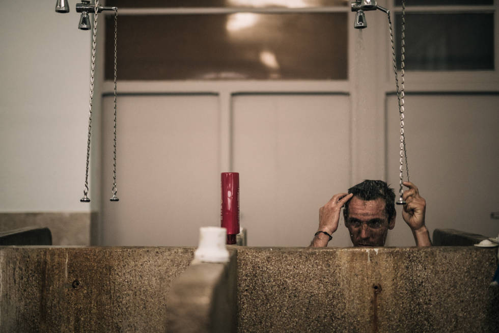 Komplett: Du er ikke klassikerrytter før du har vunnet Paris-Roubaix. Å ta en dusj i det ærverdige lokalet smaker ekstra godt etter selv å ha vunnet rittet: Foto: Kristof Ramon. Philippe-Gilbert-3