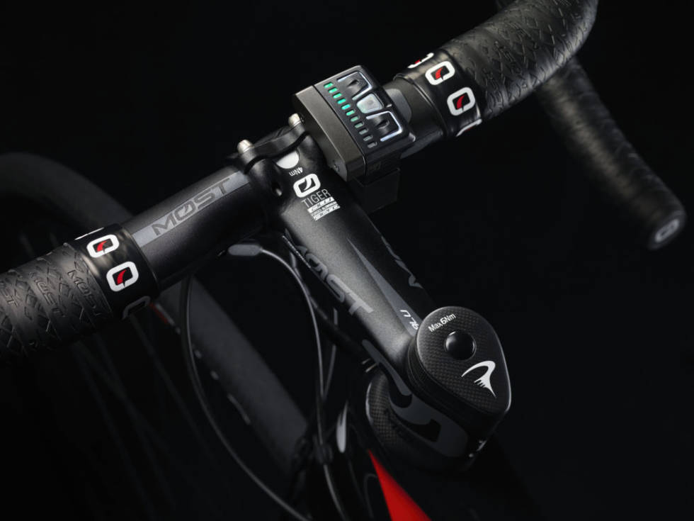 FLERE DINGSER: Nok en computer må opp på styret om du skaffer deg en el-racer. computer pinarello nytro