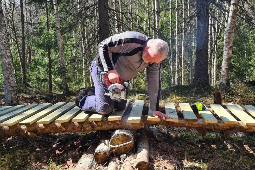 KLOPPER: Det er spesielt de bygde elementene i tre som trenger en overhaling etter fem års bruk i Pioneren. Foto: Frode Kaafjeld Pusser opp pioneren