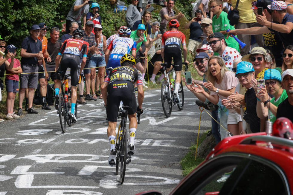 SAKKER AKTERUT: Primoz Roglic er trolig helt ute av kampen om sammendraget i Tour de France. Foto: Cor Vos primoz roglic, tour de france