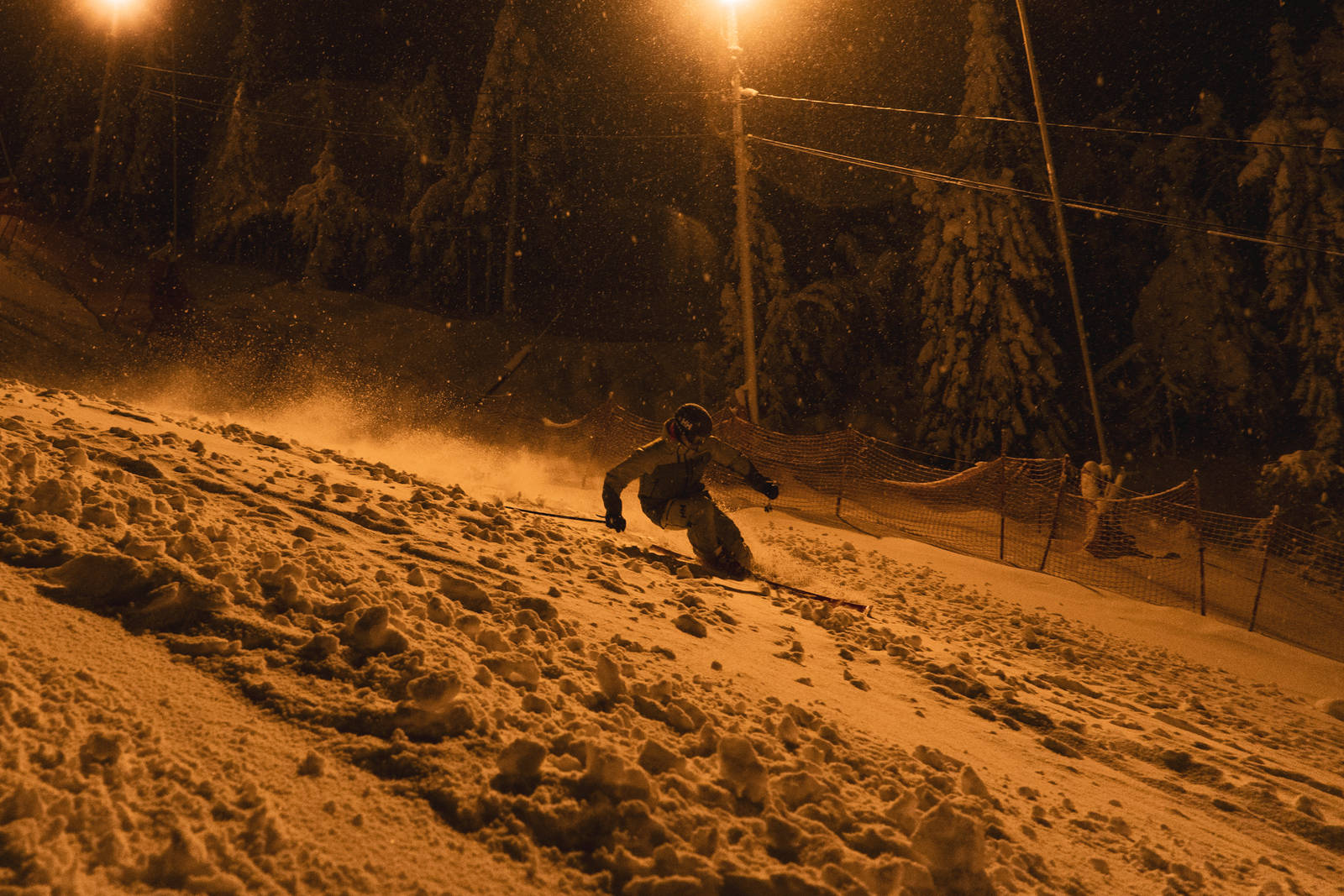 MER HJEMME: Øystein følte seg mer hjemme på storslalåmski enn slalåmski. Snøforholdene var også av typen frikjøreren er vant til å takle, men ikke optimalt for smale racing-ski. Bilde: Christian Nerdrum Første dag på storslalåmski i Varingskollen
