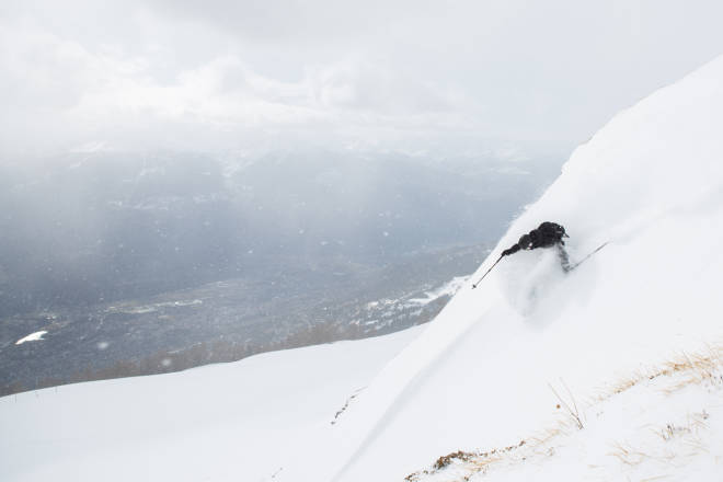 MÅLET: Opplevelser som denne er vårt felles mål. Skal det nås må du vite hva ordene betyr, og det får du i denne artikkelen. Foto: Tore Meirik frikjøring topptur pudder ski twintip
