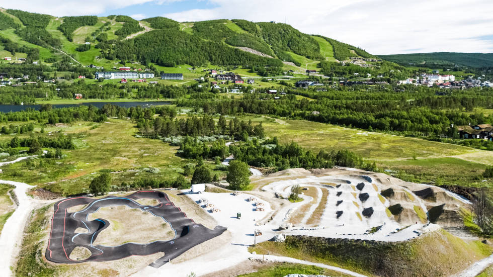 Fra byggingen av pumptrackanlegget i Vestlia sykkelpark på Geilo. Foto: Paul A. Lockhart Vestlia sykkelpark Geilo
