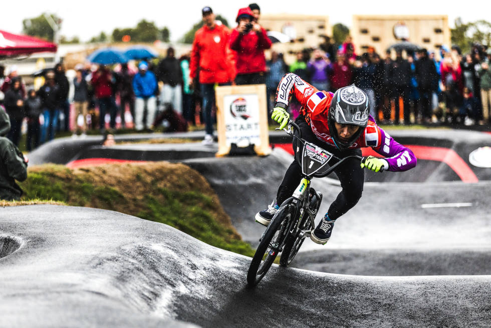 VM-KVALIK: Til sommeren blir det VM-kvalik i verdens nordligste VM-sertifiserte pumptrack. Foto: Red Bull Content Pool Harstad Bike Park pumptrack-VM