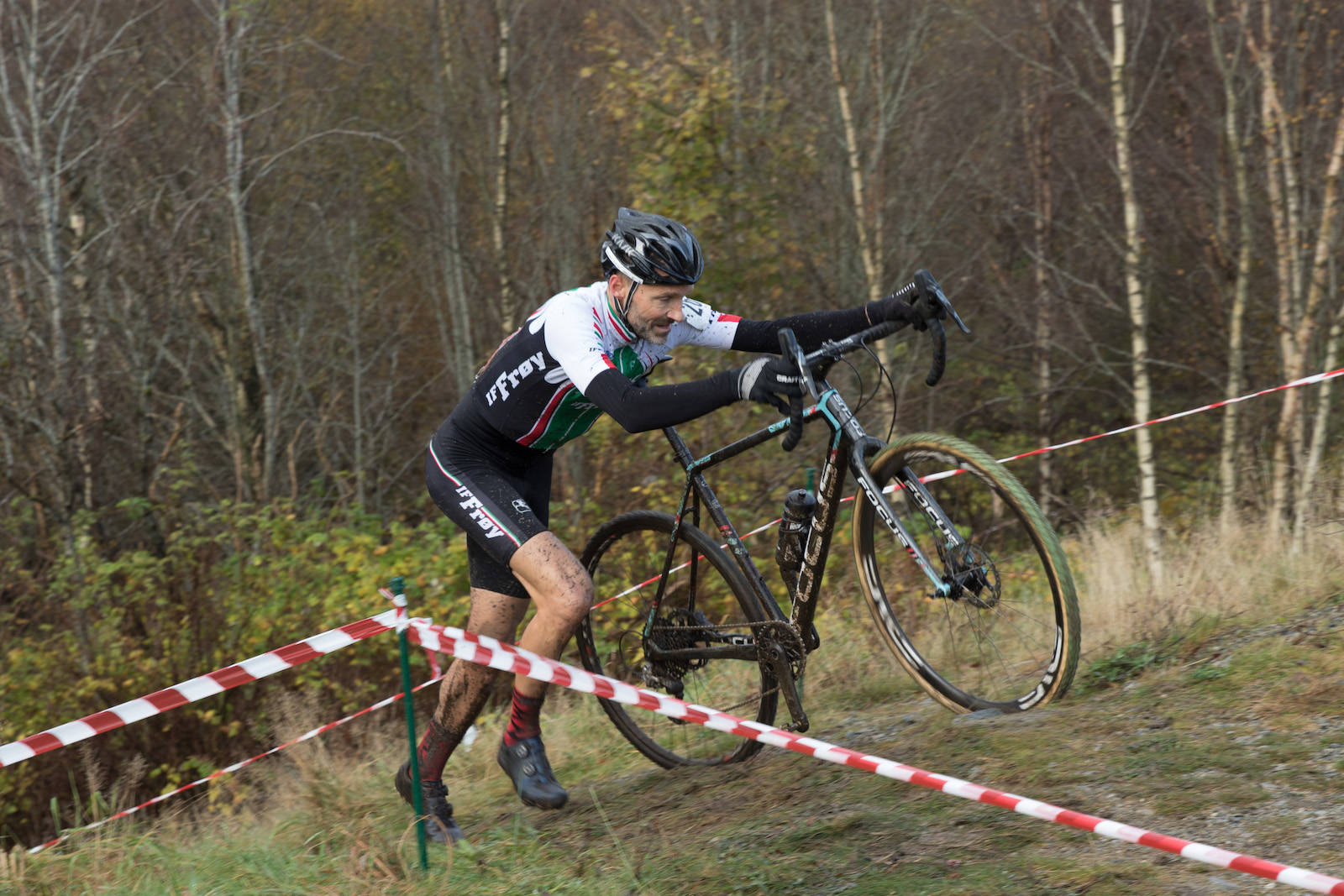 PUSHBIKE: Thomas Færgestad i motbakke. Foto: Bengt Ove Sannes norgescup kross 2019 Sandnes