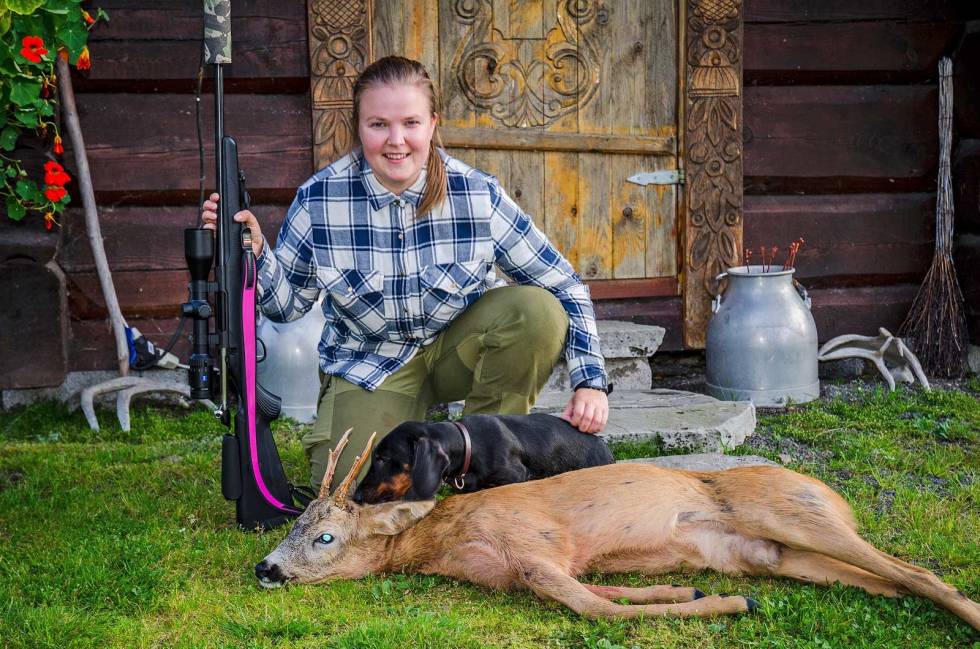 Selvgjort og velgjort: Kristine må ta jobben i egne hender for å få sin første bukk i bakken. Råbukkjakt-7