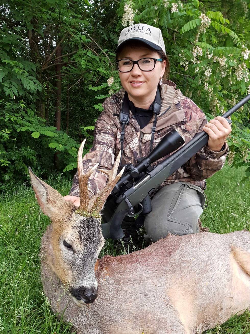 GLAD DEBUTANT: Marta felte sin første råbukk etter en svært minneverdig jakt med hest og kjerre. Råbukkjakt-Romania-6