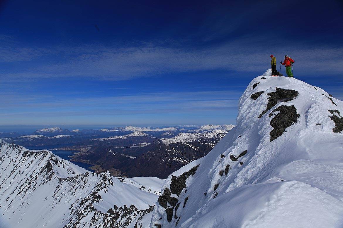 LOV OG RETT: Et mulig vern vil ikke sette begrensninger for alpine skiturer, som her fra Råna (1586 moh.). Foto: Matti Bernitz Pedersen råna sunnmøre foto matti bernitz pedersen