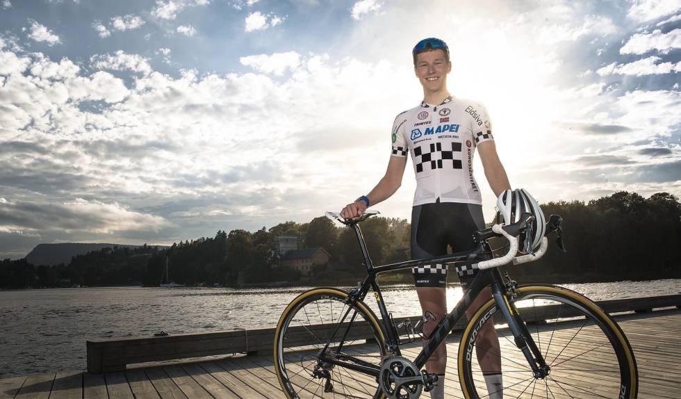 KAMPRACER: En blodtrimmet rytter med en blodtrimmet racersykkel. Noe for deg? Foto: Henrik Alpers. Håkon Lunder Aalrust poserer med sykkel