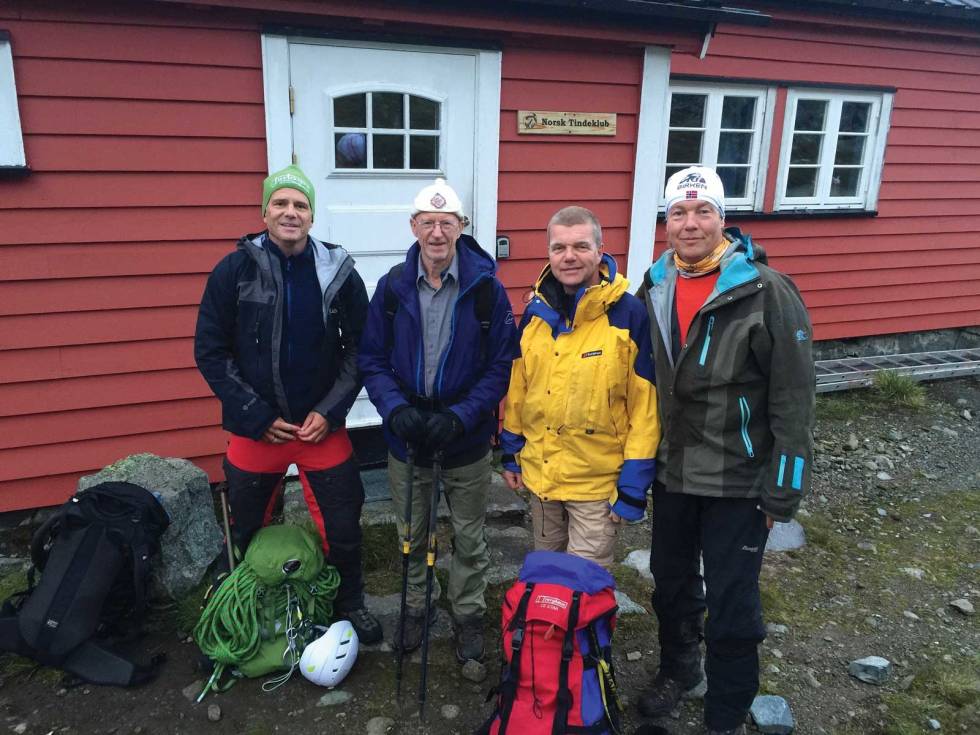 På vei: Før avmarsj fra NTKs hytte i Skagastølsdalen. Fra venstre: Lars Berge Andersen, Ralph Høibakk, Fredrik Thaulow, Joachim Norenberg. Foto: Knut Støren Ralph-Høibakk-Klatring-3
