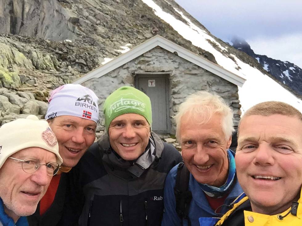 Hytta på Bandet: Fra venstre: Ralph Høibakk, Joachim Norenberg, Lars Berge Andersen, Knut Støren, Fredrik Thaulow. Foto: Sefie tatt av Fredrik Thaulow. Ralph-Høibakk-Klatring-4