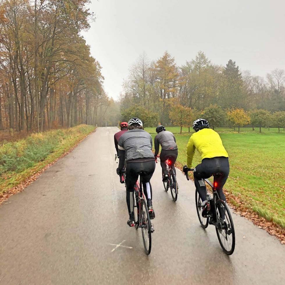 VÅTT: Både vått og friskt på tur med Rapha Copenhagen. (Foto: Jonas Orset) Rapha-club-ride-copenhagen 1