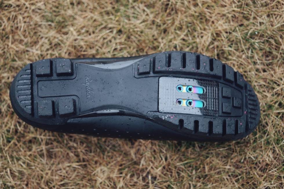 MYK GUMMI: Sålene er grove og mye, og sjeldent gode å gå i. rapha explore